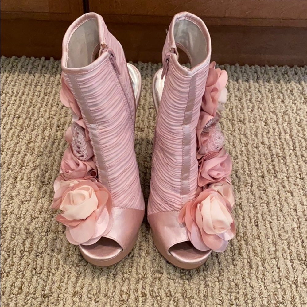 Pink satin floral heels!